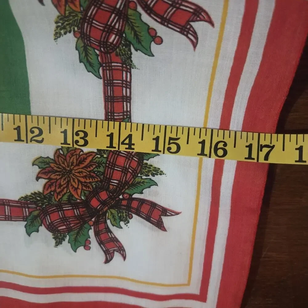 Vintage Christmas Cloth Napkins Set 4 17